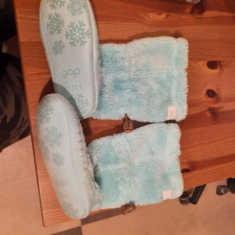 Gap Kids/ girls house slippers/ Booties